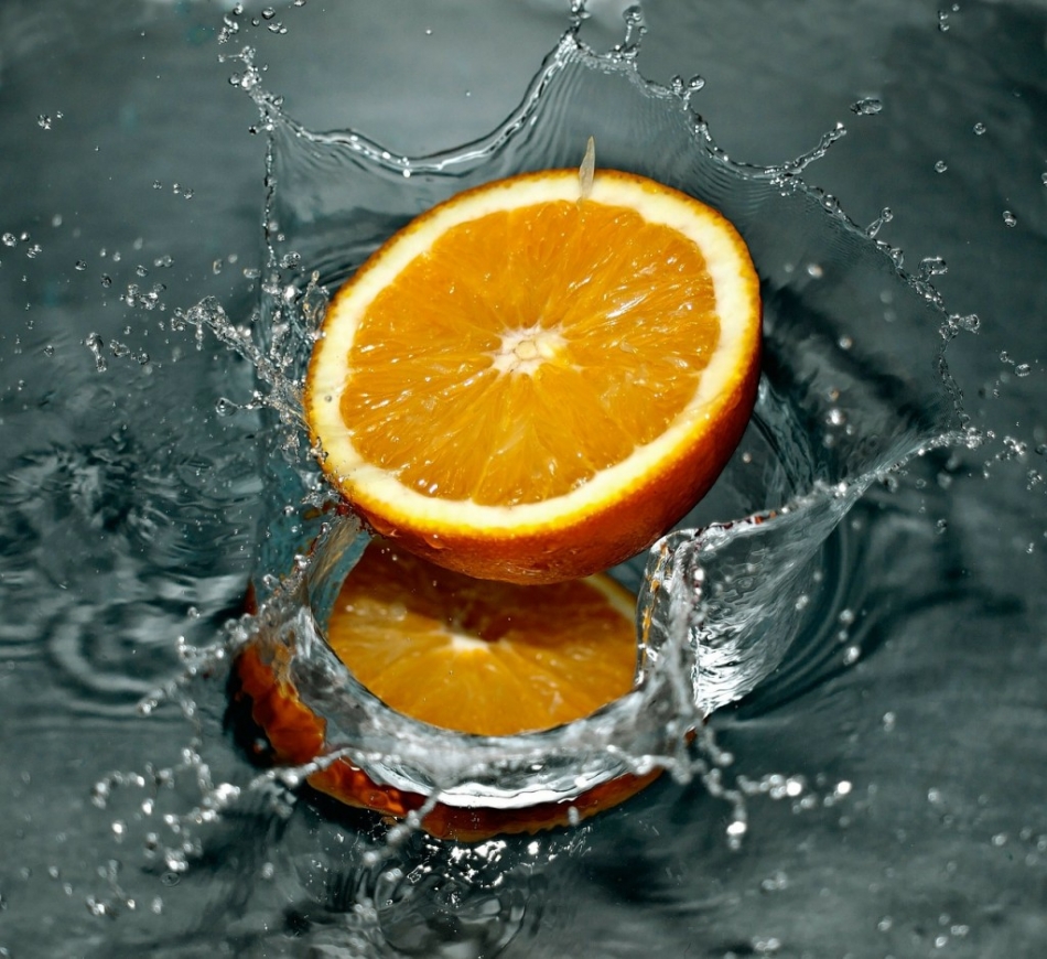 cut_orange_splash.jpg